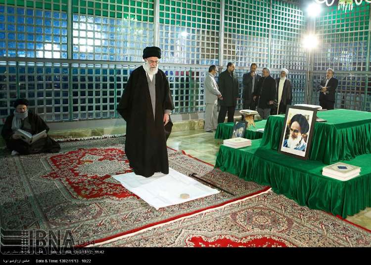 El Líder de la Revolución visita el mausoleo del Imam Jomeini