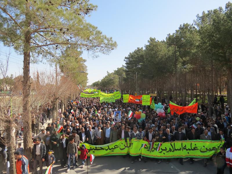 مردم ابركوه در راهپیمایی 22 بهمن پاسخ یاوه‌گویی‎های آمریكا را میدهند