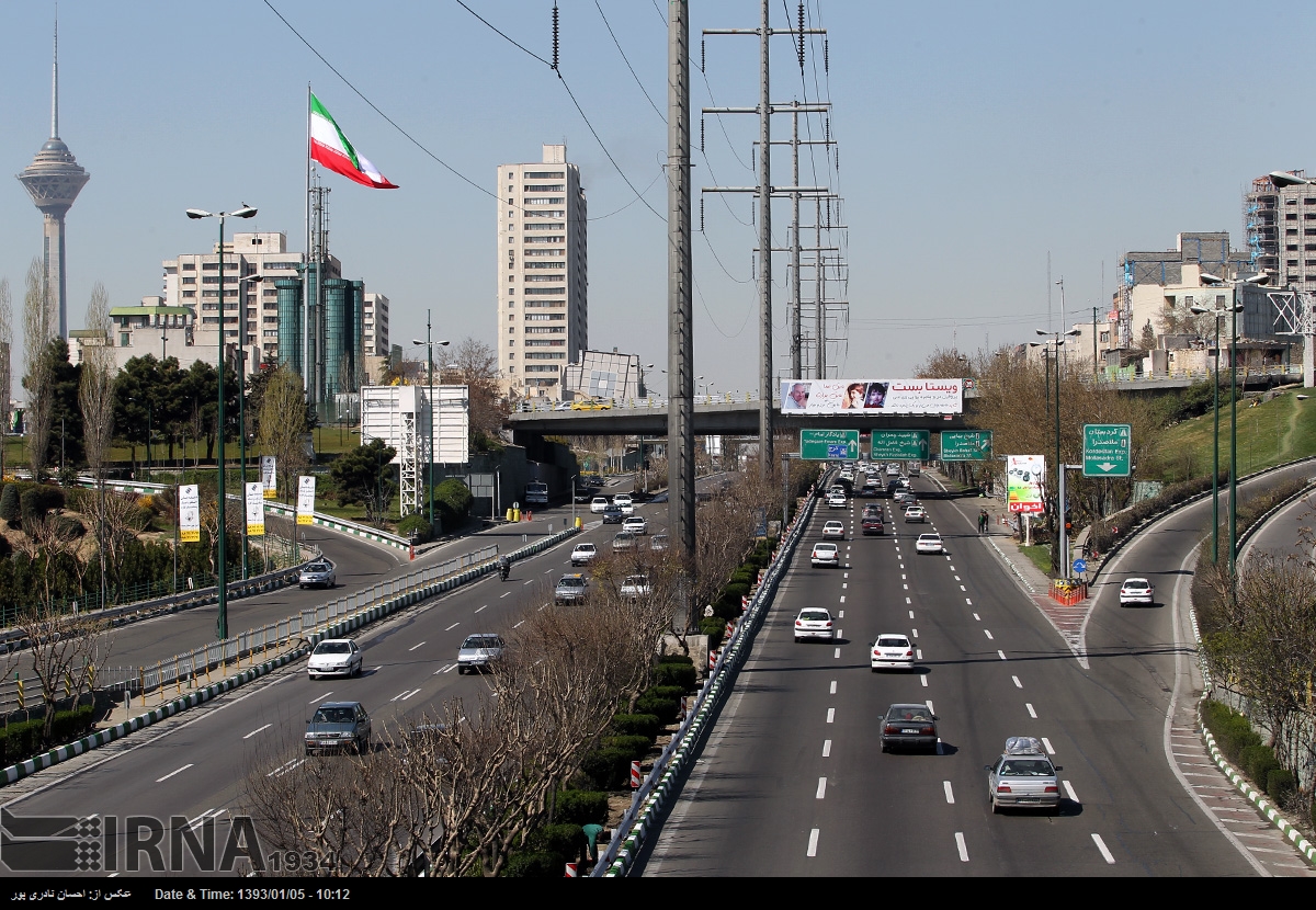 تهران؛ خیابان‌ها خلوت‌تر، پمپ بنزین‌ها شلوغ