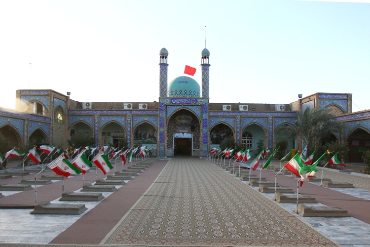 دانش آموز هويزه اي:افتخارم زندگي كردن در جوار شهداي هويزه است - ایرنا