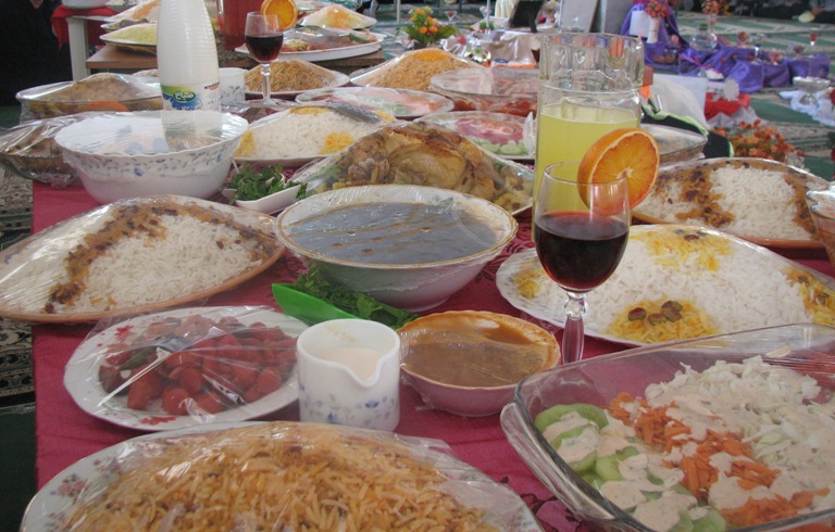 جشنواره غذاهاي محلي در روستاي مال خليفه گناوه برگزارشد