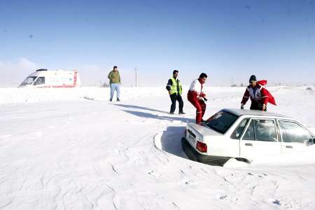 200 مسافر گرفتار در برف و كولاك در آذربايجان شرقي نجات يافتند