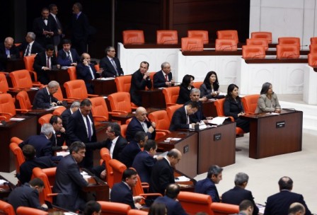 مجلس تركيه در مقابل دو دستور كار مساله ساز