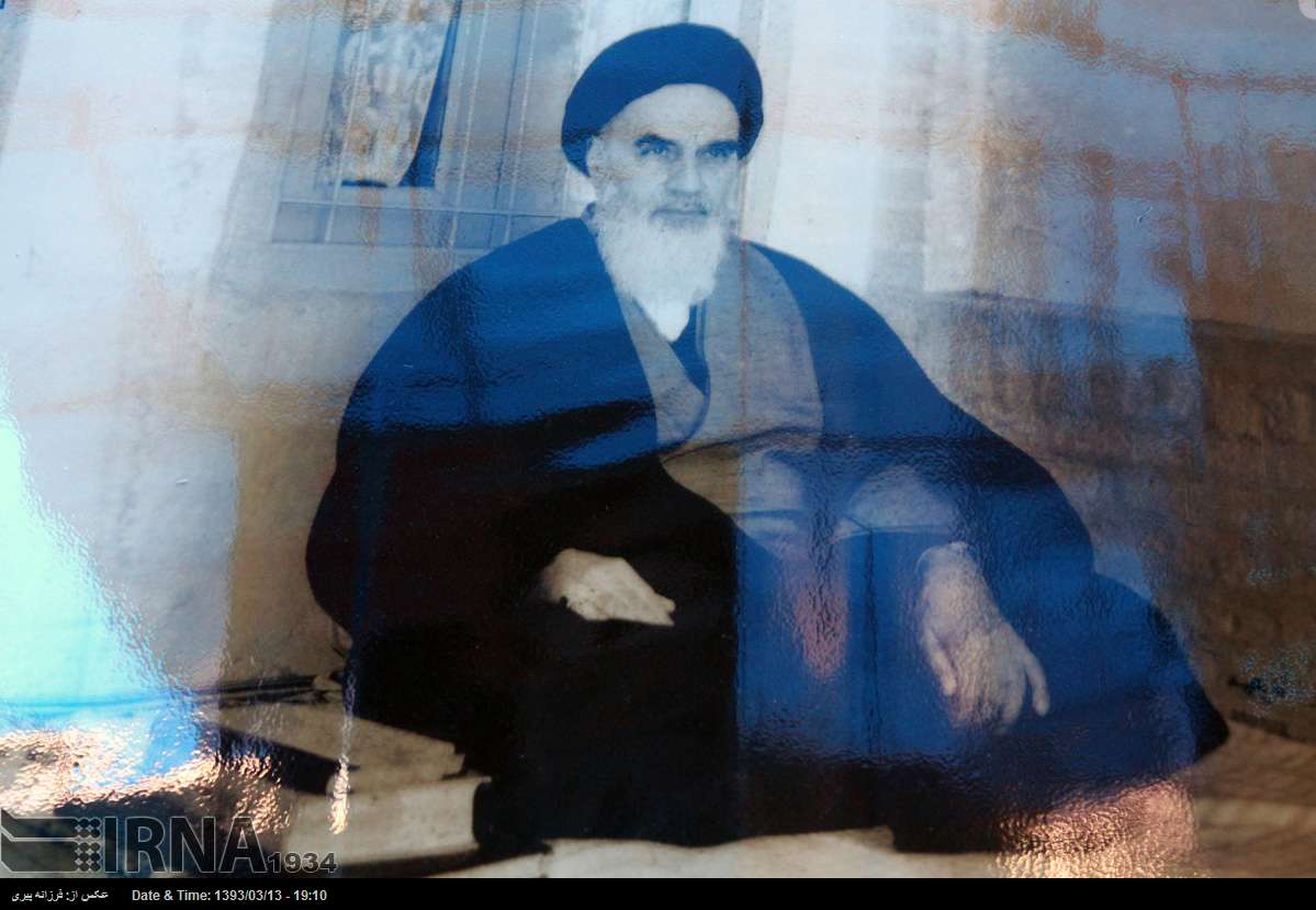 رهبری که ساده آمد و ساده ماند