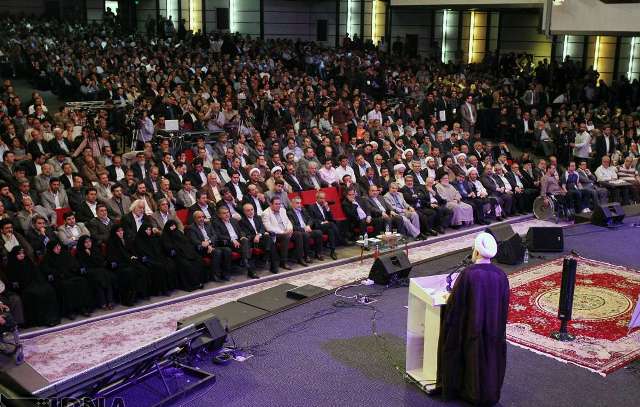 8 محور اصلی سخنان روحانی در همایش بزرگ «انتظار و امید» 8 محور اصلی سخنان روحانی در همایش بزرگ «انتظار و امید»