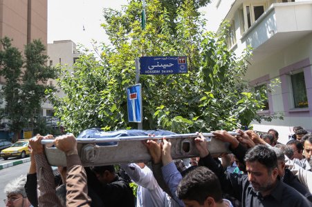 پیكر مادر راوی كتاب' دا ' در تهران تشییع شد پیكر مادر راوی كتاب' دا ' در تهران تشییع شد