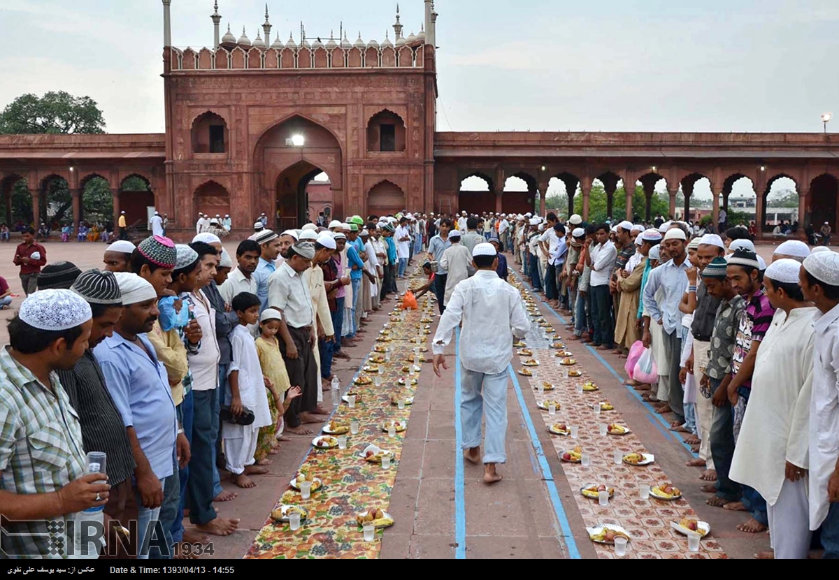 لحظات افطار مسلمانان هندی
