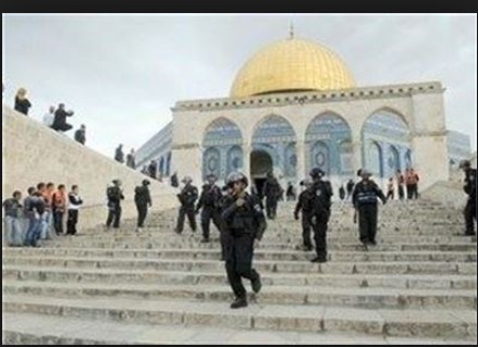 يورش وحشيانه صهيونيست ها به نمازگزاران فلسطيني در مسجدالاقصي
