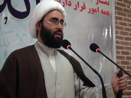 امام جمعه نمين: اتحاد مسلمانان و مقاومت مردم غزه و فلسطين راه نجات قدس است