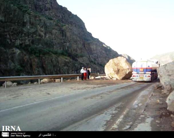 راه هاي ارتباطي به مناطق زلزله زده آبدانان باز شدند/انتقال تمامي مجروحان به مراكز درماني