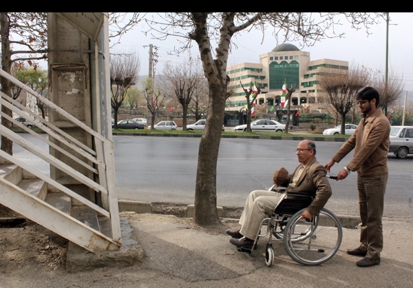 استفاده از مبلمان شهری حق من هم هست