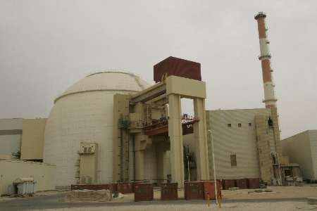 Lariyani visita la central nuclear de Bushehr