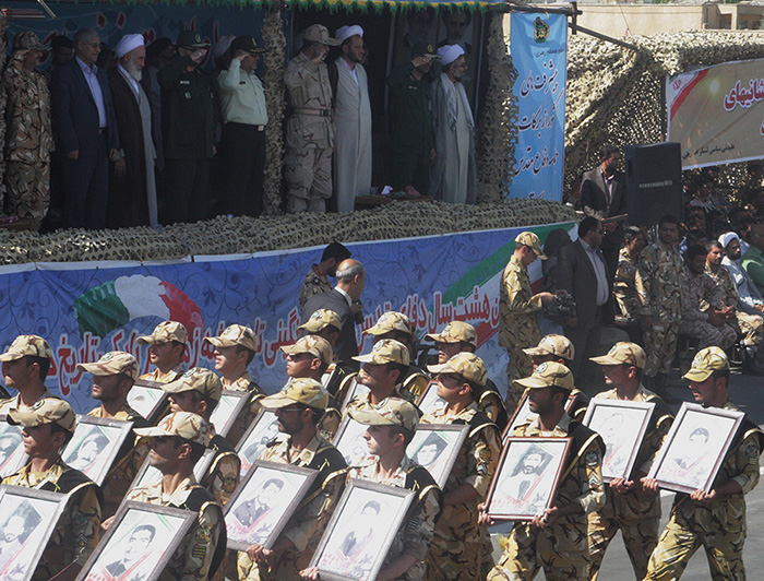 نیروهای مسلح مستقر در زاهدان گوشه ای از اقتدار و صلابت نظامی ایران را به نمایش گذاشتند