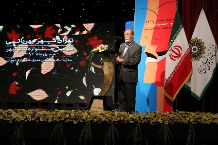 علی نصیریان: تئاتر كشور نیازمند ساماندهی است