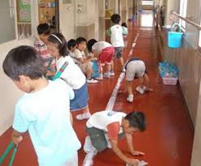 جایزه نظافت مدرسه برای دانش آموزان ژاپنی