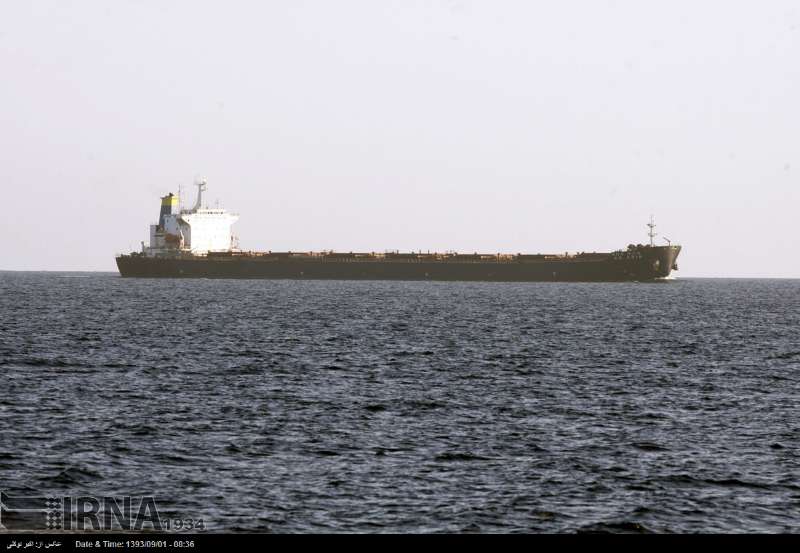 Hürmüz Boğazı'nda kaçak petrol tankeri