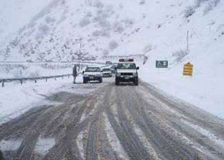 رانندگان برای عبور از جاده چالوس زنجیرچرخ همراه داشته باشند