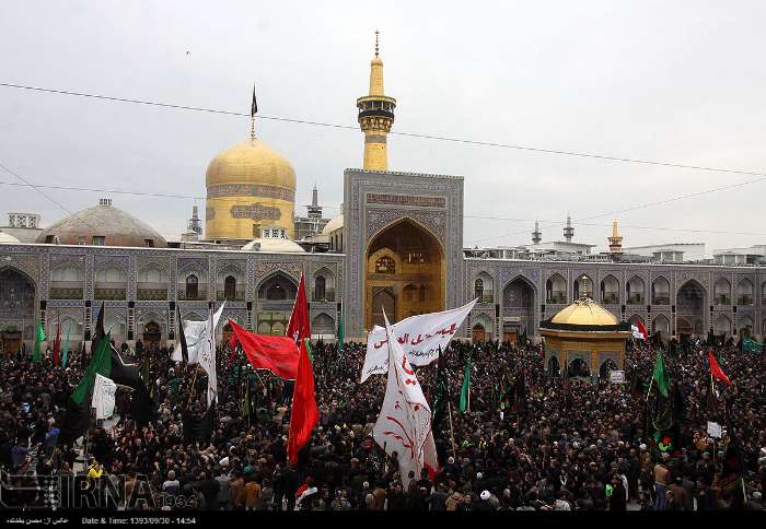 دهها هزار عزادار رضوی در حرم مطهر حضرت امام رضا (ع) اجتماع كردند