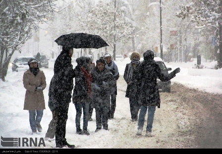 بارش برف مدارس ایلام را به تعطیلی كشاند/ پروازهای فرودگاه نیز لغو شد