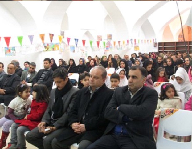 دانش آموزان فارسي آموز ارمنستان سالروز پيروزي انقلاب را جشن گرفتند