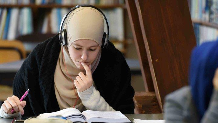 Hijab ban debate resurfaces in French universities Hijab ban debate resurfaces in French universities