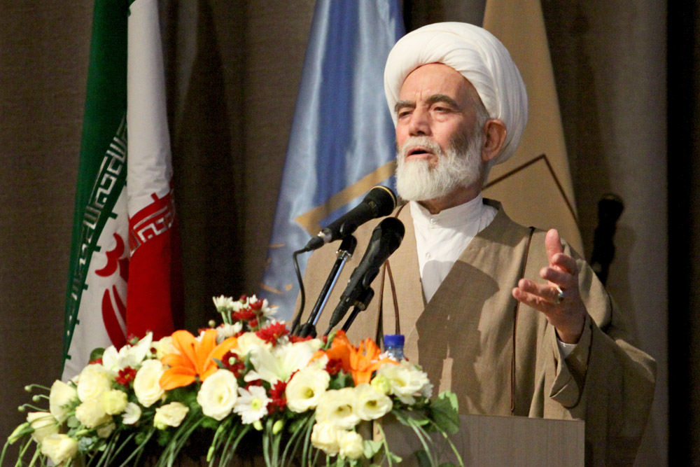 امام جمعه همدان:ولايت فقيه عامل همه پيروزي ها در كشور است امام جمعه همدان:ولايت فقيه عامل همه پيروزي ها در كشور است