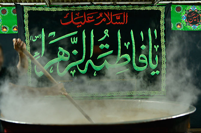 سمنوپزي در موزه محرم تبريز با 60 كيلو گندم و 180 كيلو آرد سمنوپزي در موزه محرم تبريز با 60 كيلو گندم و 180 كيلو آرد