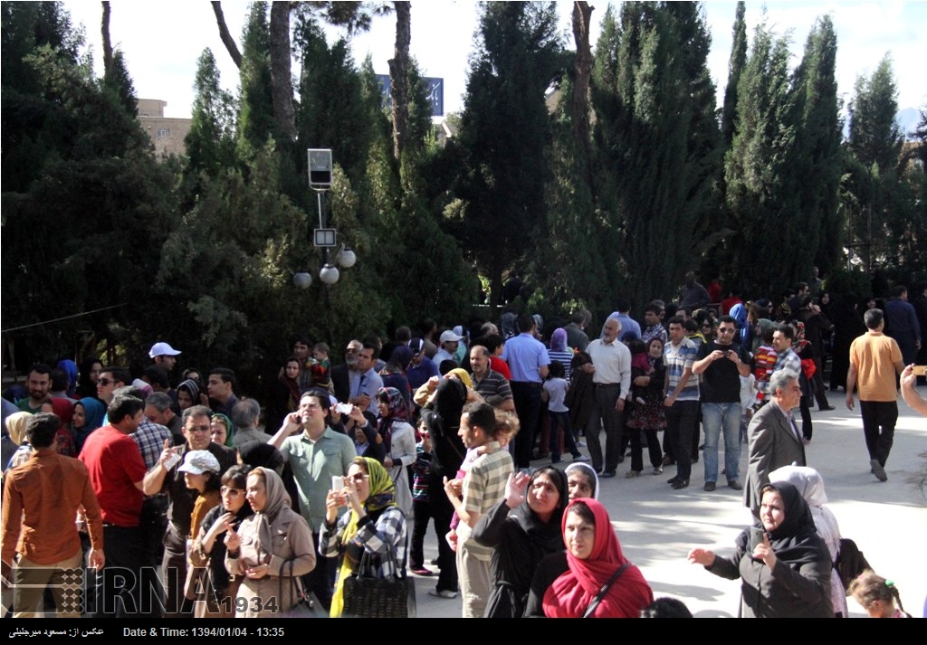 بازدید مسافران نوروزی از آتشکده زرتشتیان یزد