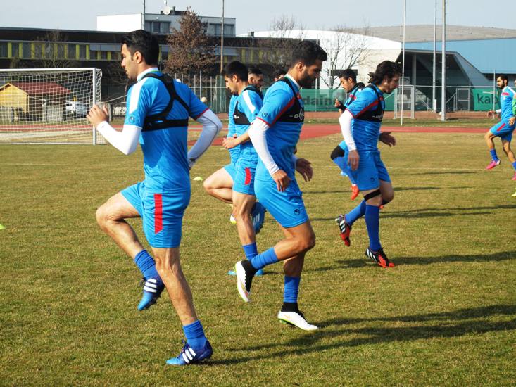 تیم ملی فوتبال ایران فردا برابر تیم پانزدهم جهان به میدان می رود