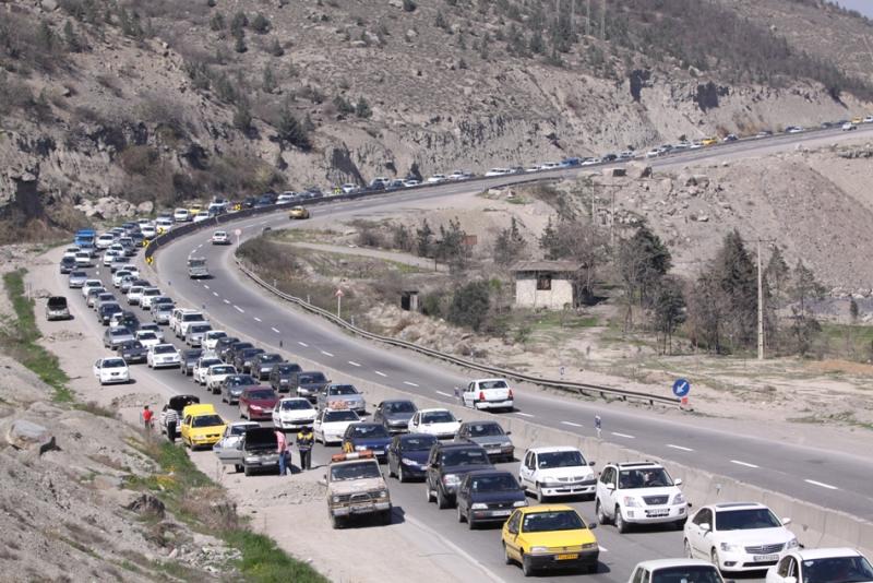 ترافیك در جاده كرج - چالوس سنگین است