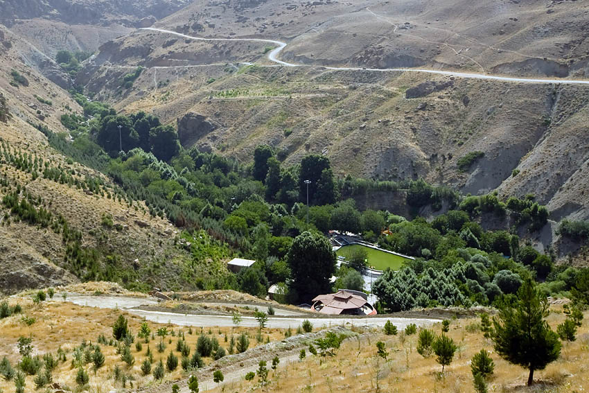 آبشار زيباي دربند صحنه مقصد بسياري از گردشگران و ميهمانان نوروزي