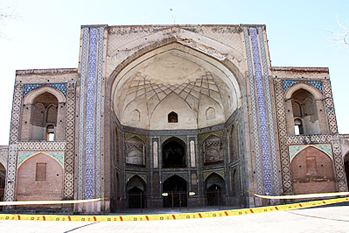 بخشی از قاب آجری مسجد جامع قزوین فرو ریخت
