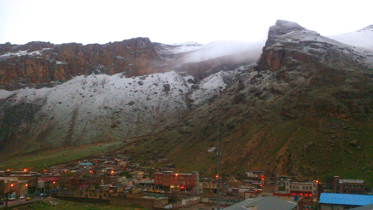 بارش برف در سي و پنجمين روز بهار در ارتفاعات شمال آذربايجان غربي