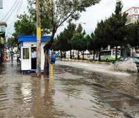 آبگرفتگي معابر شهر اروميه با بارش شديد باران