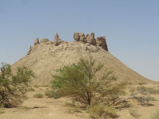 تپه باستاني و قلعه بمپور سيستان و بلوچستان در معرض نابودي