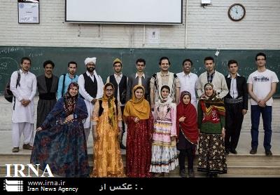 همایشی برای ارج گذاری به فرهنگ بومی/دانشجویان با لباس محلی به همایش آمدند همایشی برای ارج گذاری به فرهنگ بومی/دانشجویان با لباس محلی به همایش آمدند
