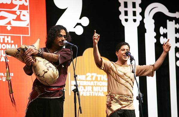 گروه موسیقی لیان بوشهر50 میلیون ریال درآمد كنسرت خود را به كودكان كاراهدا كرد