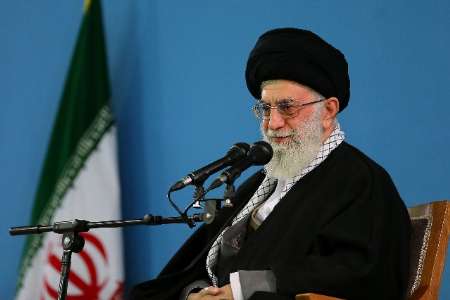 القائد: الامام الخمینی (رض) مؤسس مدرسة فكریة وسیاسیة واجتماعیة القائد: الامام الخمینی (رض) مؤسس مدرسة فكریة وسیاسیة واجتماعیة