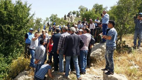 أهالي الجنوب اللبناني يزيلون خرقًا صهيونيًا علي الحدود الفلسطينية أهالي الجنوب اللبناني يزيلون خرقًا صهيونيًا علي الحدود الفلسطينية