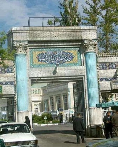 23 من الزوار السعوديين يغادرون المستشفي في مشهد 23 من الزوار السعوديين يغادرون المستشفي في مشهد