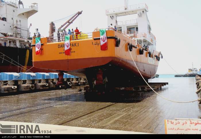 به آب اندازی اولین کشتی جمع آوری آلودکی نفتی در بندرعباس