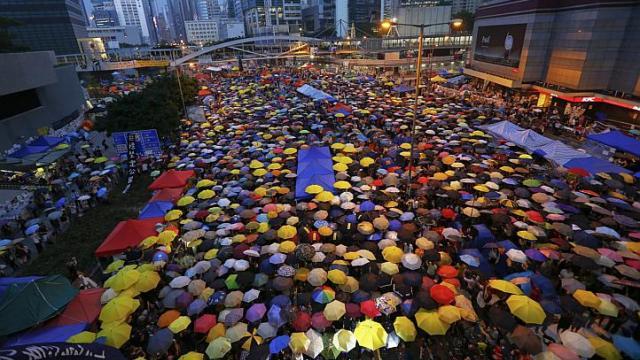مخالفان اصلاحات سیاسی در هنگ كنگ به خیابان آمدند
