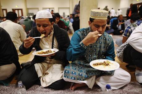ماه رمضان و طولاني بودن ساعات روزه داري در بخش هاي شمالي اروپا