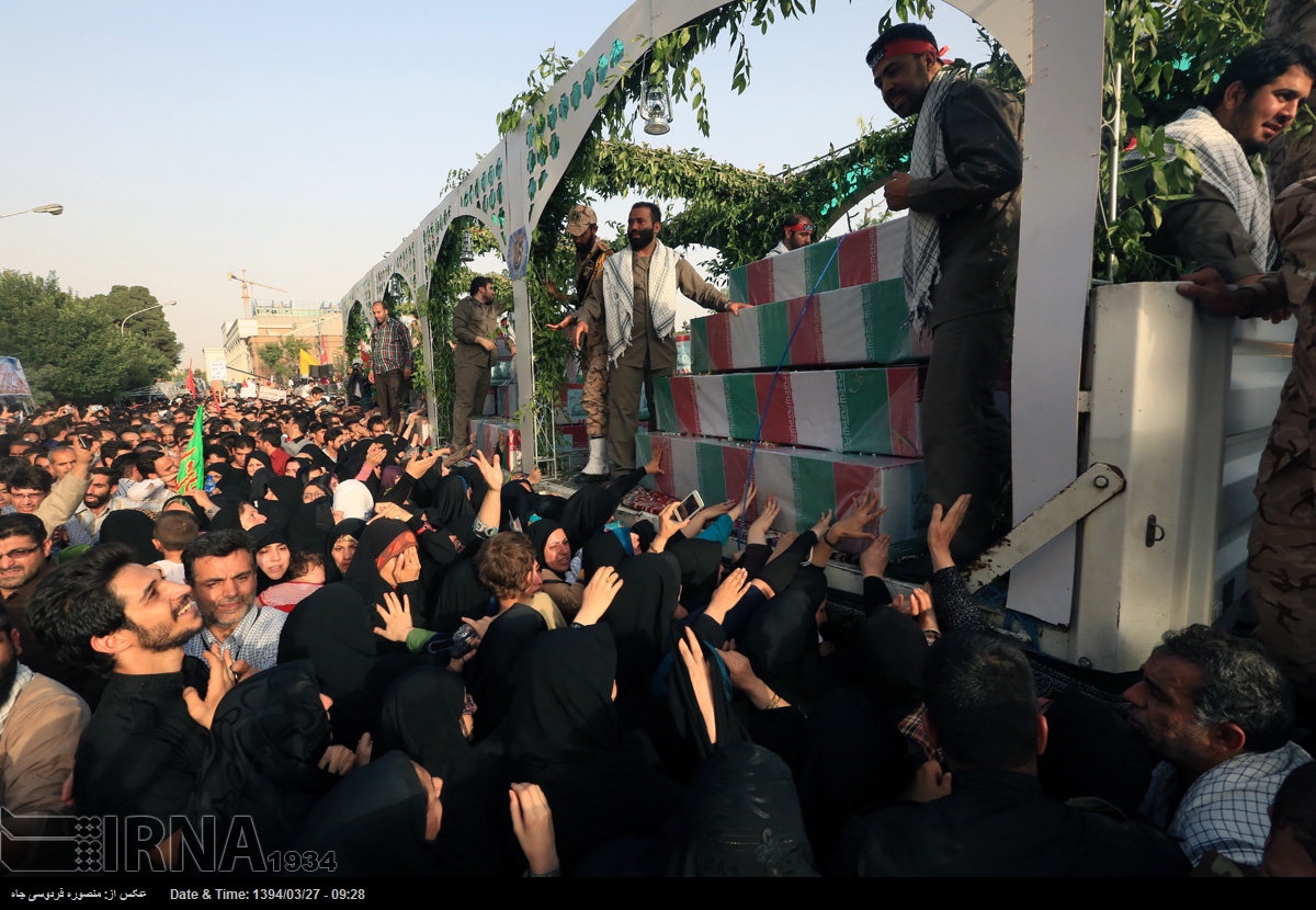 تشییع رفات 270 شهیدا فی طهران تشییع رفات 270 شهیدا فی طهران