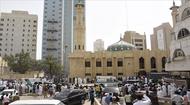 وزير الخارجية الاماراتي يحذر من الفتن الطائفية في المنطقة وزير الخارجية الاماراتي يحذر من الفتن الطائفية في المنطقة