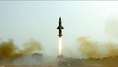 الجيش اليمني واللجان الشعبية يستهدفون بالصواريخ والمدفعية عدد من المواقع العسكرية للعدو السعودي الجيش اليمني واللجان الشعبية يستهدفون بالصواريخ والمدفعية عدد من المواقع العسكرية للعدو السعودي