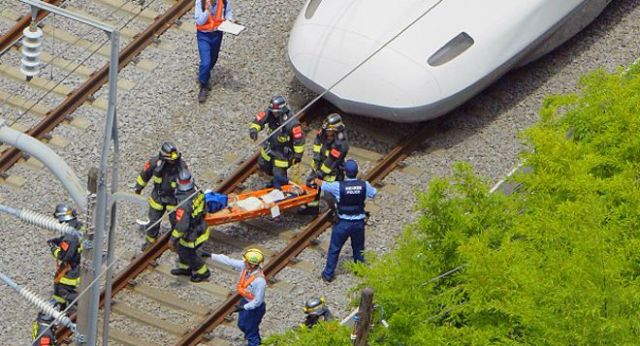 خودسوزی در قطار سریع السیر ژاپن/ 2 نفر كشته و 20 تن زخمی شدند