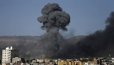 28غیر نظامی یمنی در حملات هوایی آل سعود به صنعا زخمی شدند