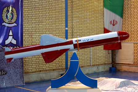 الدفاع الايرانية تفتتح خط الانتاج المكثف لصاروخ كروز 'نصر' المحمول جوا