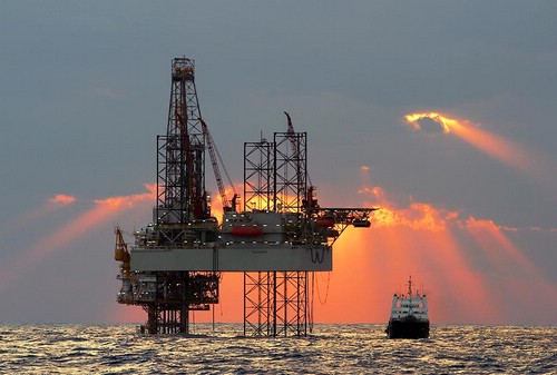 پرونده‌اي براي فراز و فرودهاي نفت در بازار جهاني